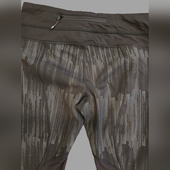 Lululemon Chic Black and Gray Patterned Leggings - Picture 2 of 4